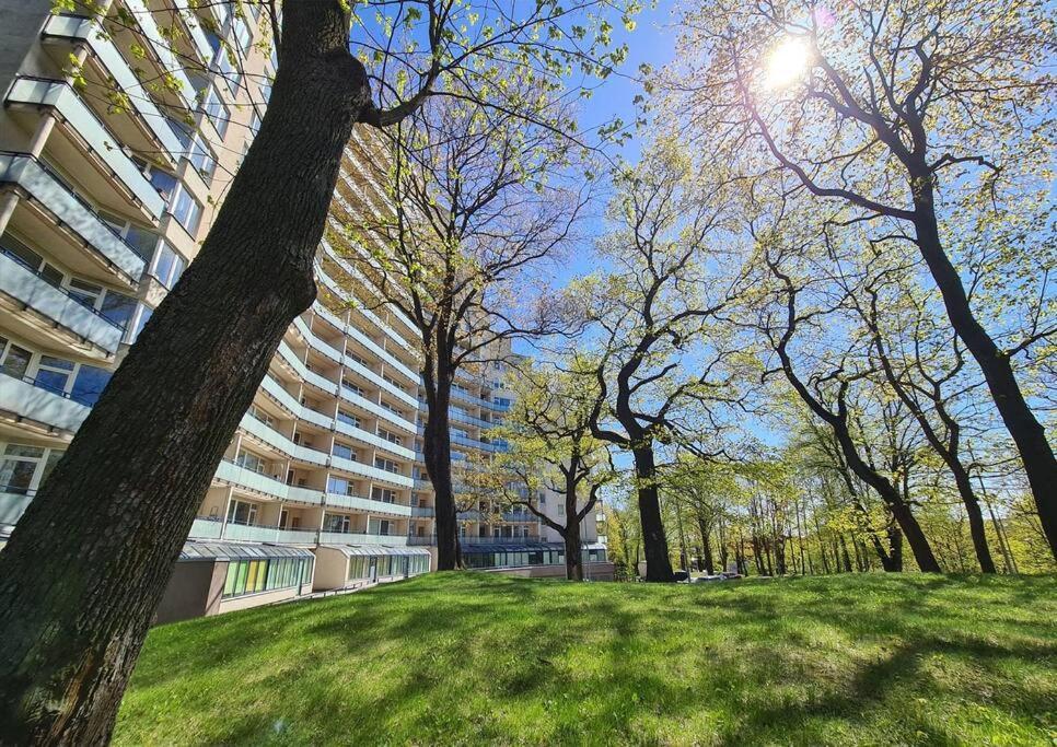 Stylish Apartment With Parking & Spacious Balcony Riga Exterior photo