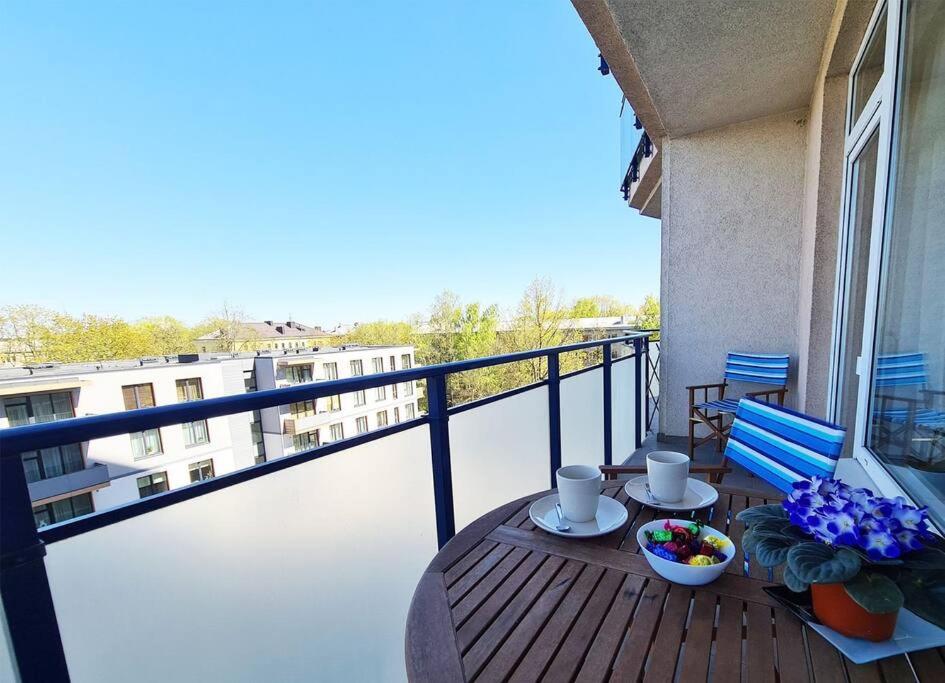 Stylish Apartment With Parking & Spacious Balcony Riga Exterior photo