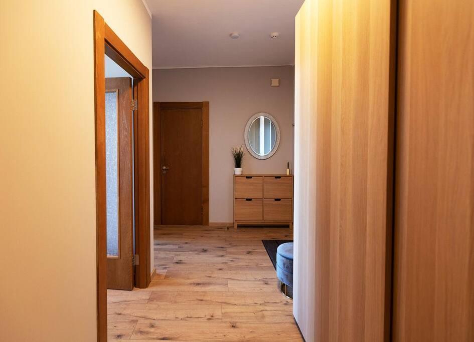 Stylish Apartment With Parking & Spacious Balcony Riga Exterior photo